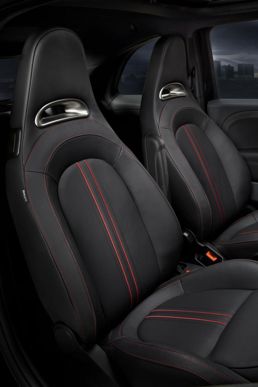 Интерьер Abarth 500 2012 года  (NA) (фото 46 из 75)